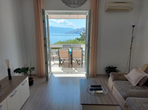 Apartments Kricin 14 Laura, Baska